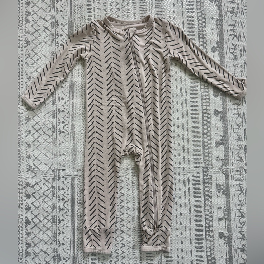 Kyte BABY Khaki Herringbone Zippered Footie, RETIRED, 12-18 Months, EUC